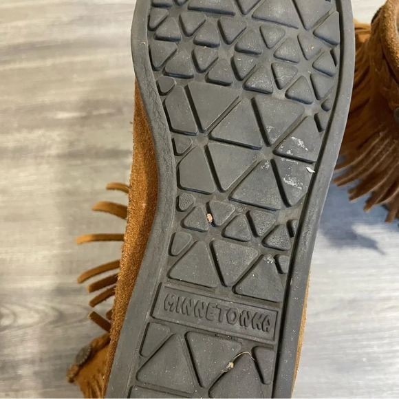 Minnetonka Fringe Moccasin Chukka Leather Boot - Picture 7 of 8